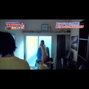 TVで足立梨花がビキニでエロ尻を晒すwww