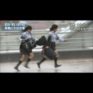 ニュース番組でズブ濡れ素人JKが盗撮されるwww