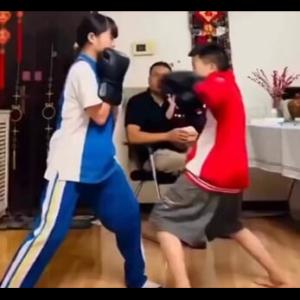 【衝撃映像】女子中学生ボクサー、男子小学生ボクサーと対決した結果、逝くｗｗｗｗｗ